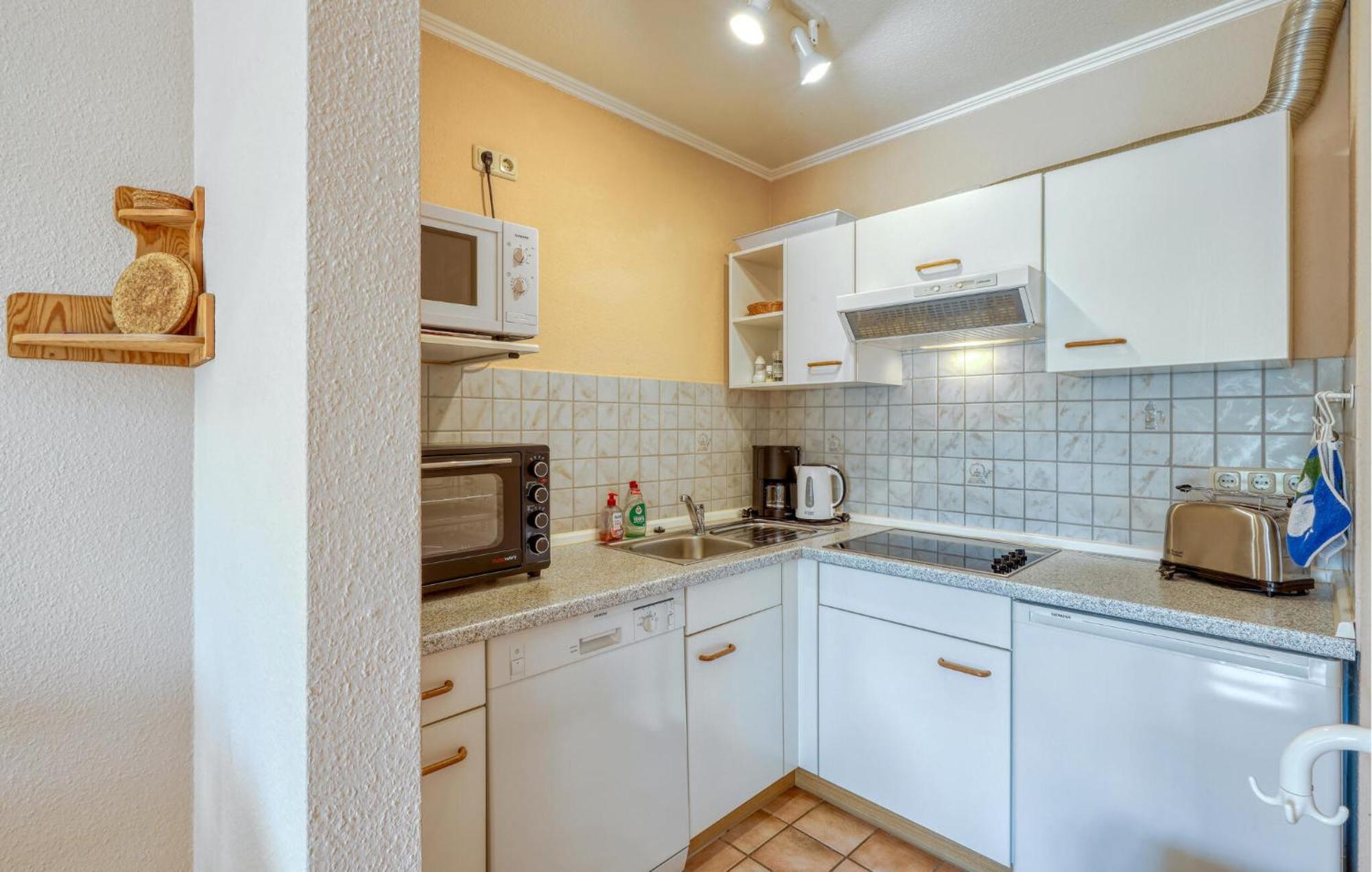 Nice Home In Toenning With Kitchen Eksteriør billede